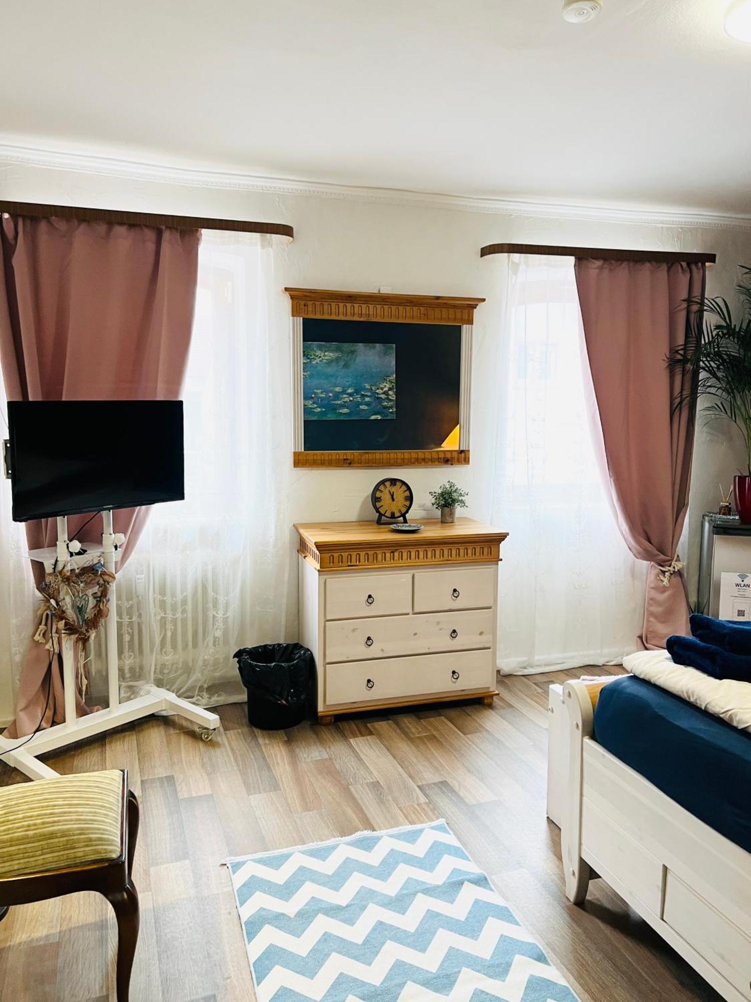 Apartment Amelie - Zimmer Mit Tv, W-Lan, Mikrowelle Und Kuehlschrank, Bad Mit Dusche Malterdingen Eksteriør bilde